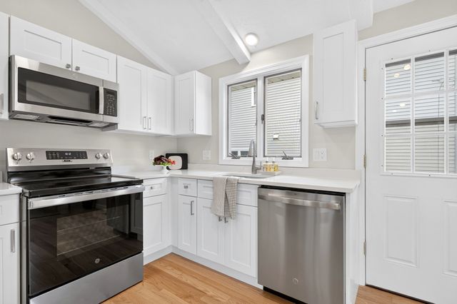 72 Arcadia Ave, Waltham, MA 02452