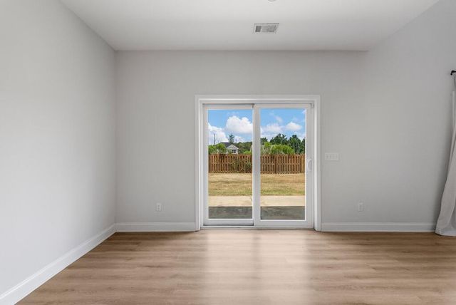 154 Red Oak Court, Smiths Station, AL 36877