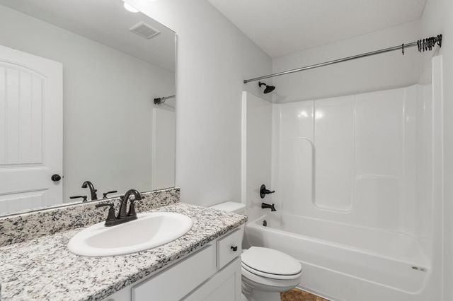 154 Red Oak Court, Smiths Station, AL 36877