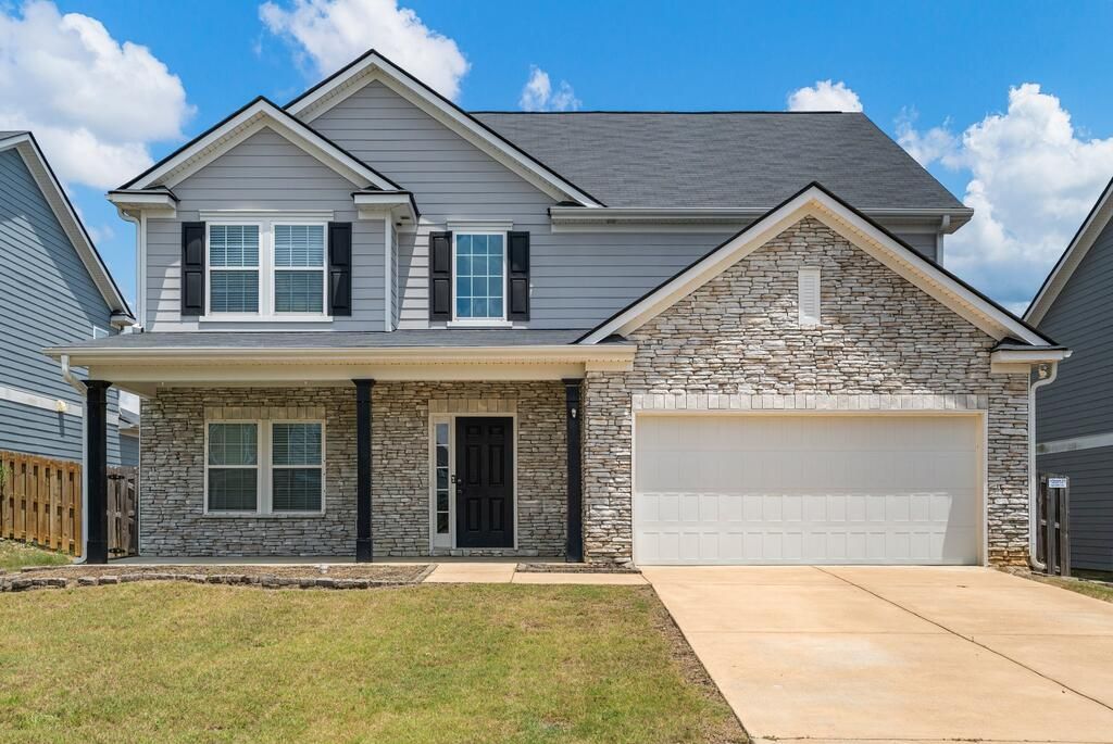 154 Red Oak Court, Smiths Station, AL 36877