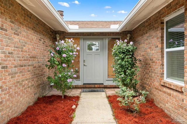 10289 Sugar Creek Dr, Pensacola, FL 32514