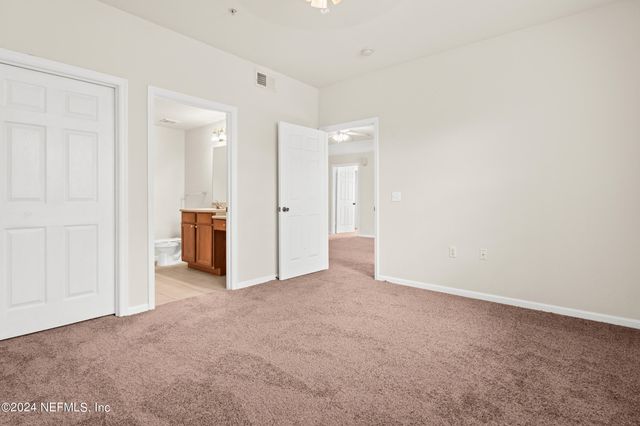 8550 TOUCHTON Road 122, Jacksonville, FL 32216