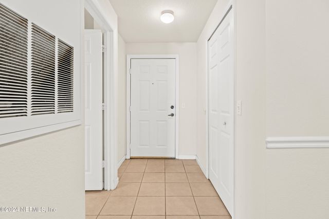 8550 TOUCHTON Road 122, Jacksonville, FL 32216