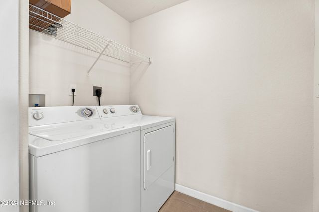8550 TOUCHTON Road 122, Jacksonville, FL 32216