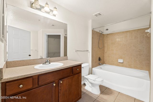 8550 TOUCHTON Road 122, Jacksonville, FL 32216