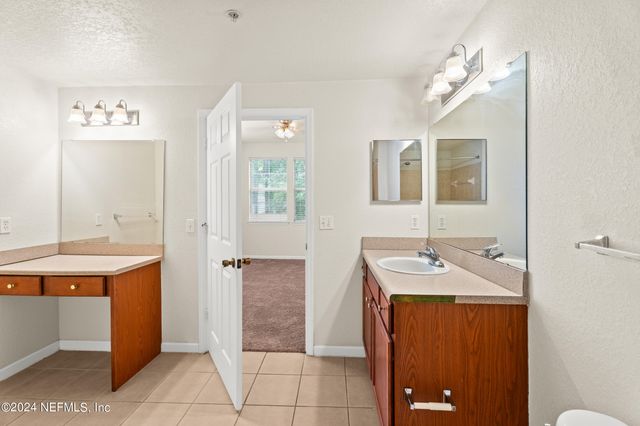 8550 TOUCHTON Road 122, Jacksonville, FL 32216
