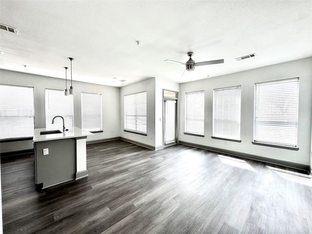 3333 Weslayan St Street 2117, Houston, TX 77027