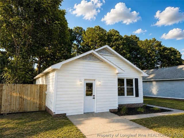 1124 Hoke Loop Road, Fayetteville, NC 28314