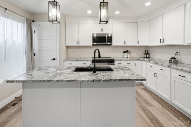 2203 Cobblestone Court, Miamisburg, OH 45342