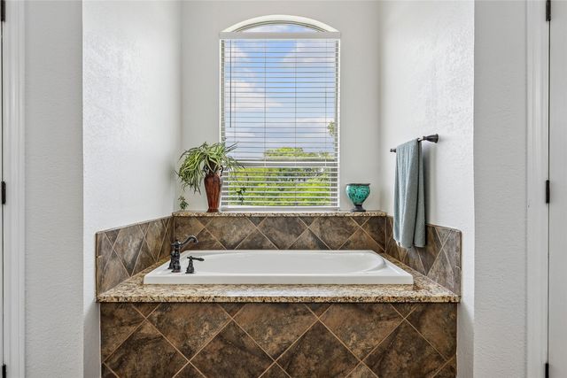 10 Ski Haven Drive, Justin, TX 76247