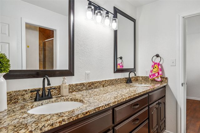 10 Ski Haven Drive, Justin, TX 76247