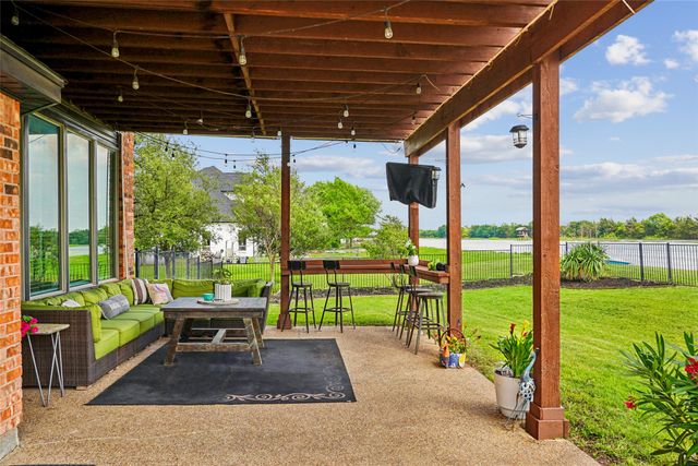 10 Ski Haven Drive, Justin, TX 76247