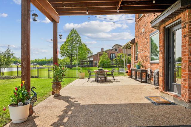 10 Ski Haven Drive, Justin, TX 76247