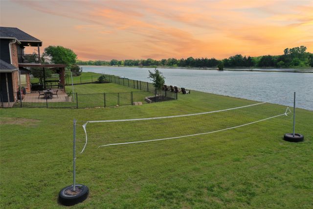 10 Ski Haven Drive, Justin, TX 76247