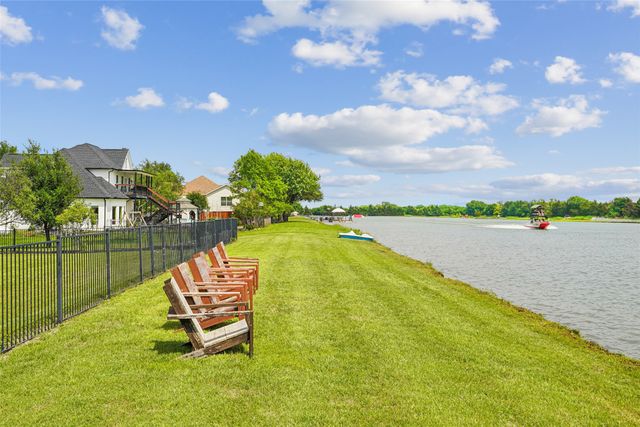 10 Ski Haven Drive, Justin, TX 76247