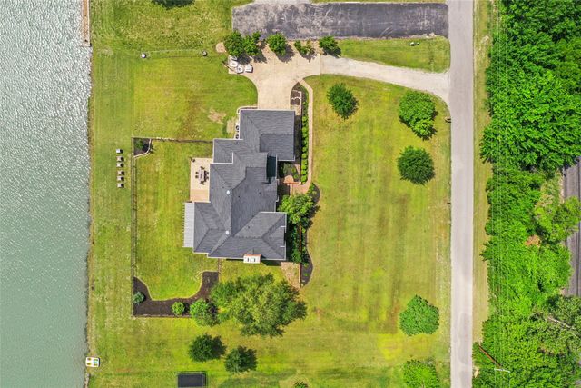 10 Ski Haven Drive, Justin, TX 76247