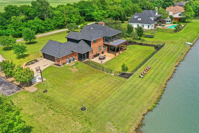 10 Ski Haven Drive, Justin, TX 76247