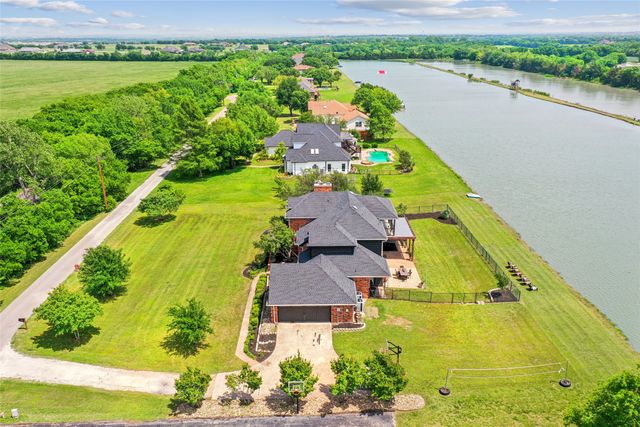 10 Ski Haven Drive, Justin, TX 76247