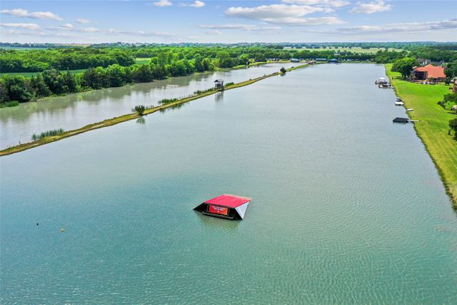 10 Ski Haven Drive, Justin, TX 76247