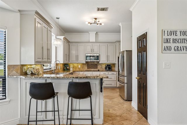 10 Ski Haven Drive, Justin, TX 76247