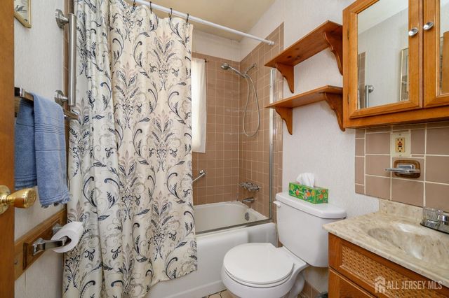 63 Leeds Drive, South Plainfield, NJ 07080