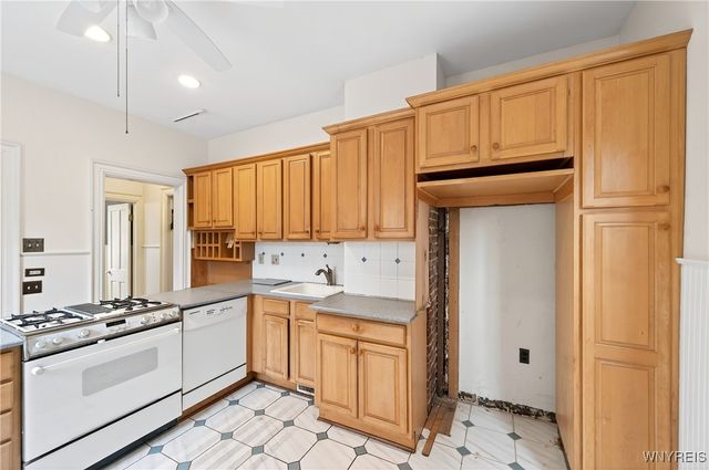 825 Auburn Avenue, Buffalo, NY 14222