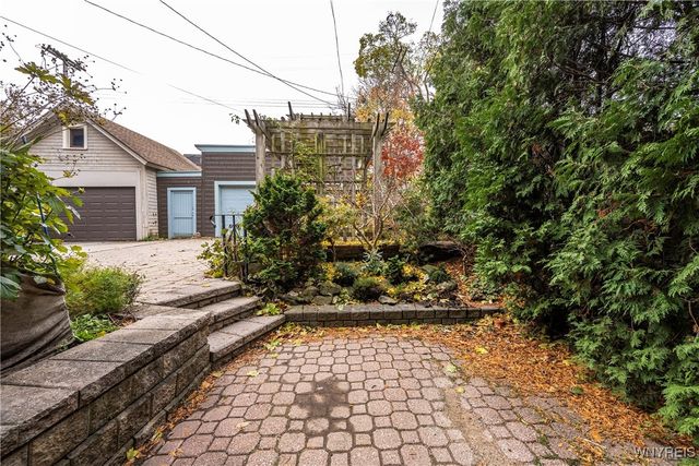 825 Auburn Avenue, Buffalo, NY 14222