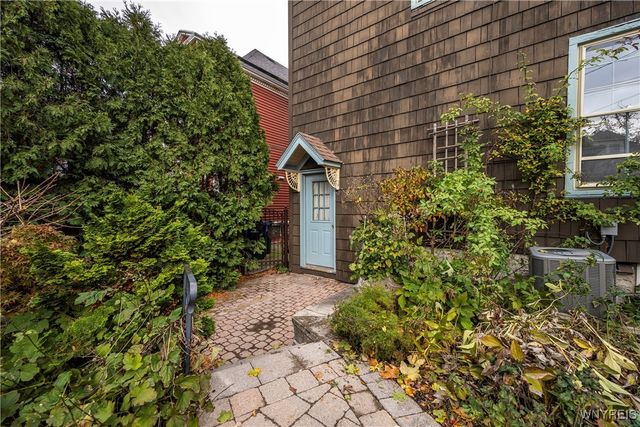 825 Auburn Avenue, Buffalo, NY 14222