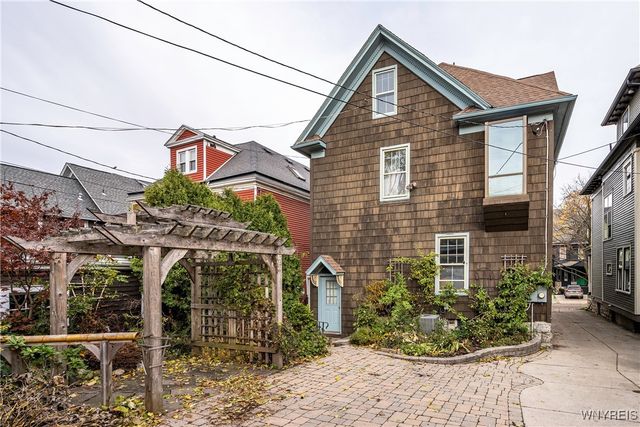 825 Auburn Avenue, Buffalo, NY 14222