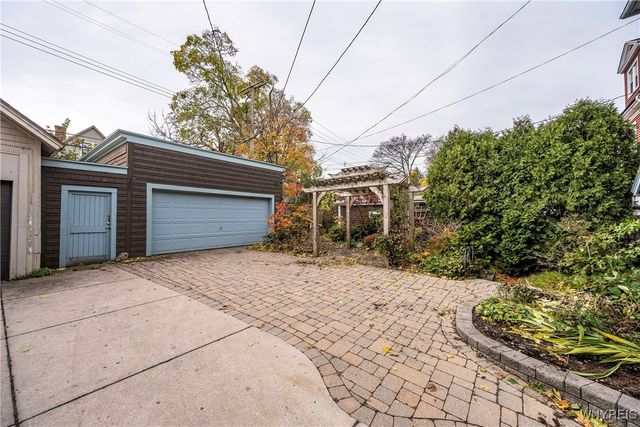825 Auburn Avenue, Buffalo, NY 14222