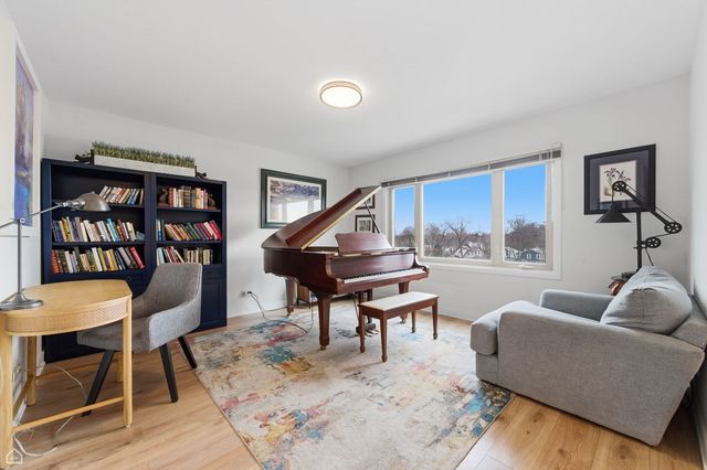 1010 N Harlem Avenue 504, River Forest, IL 60305