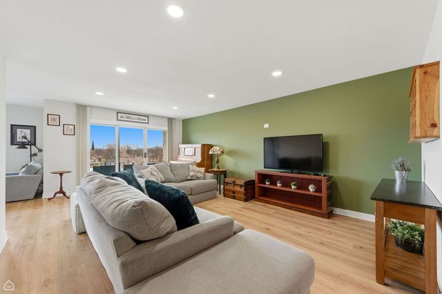 1010 N Harlem Avenue 504, River Forest, IL 60305