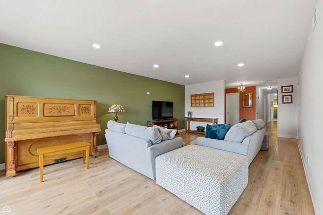 1010 N Harlem Avenue 504, River Forest, IL 60305