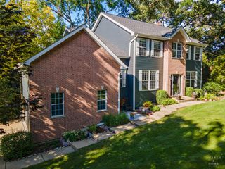 399 Asbury Avenue, Fox River Grove, IL 60021