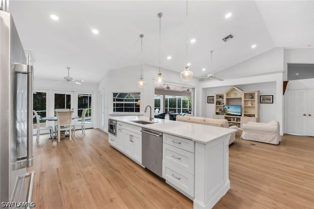 7558 Cordoba CIR, Naples, FL 34109
