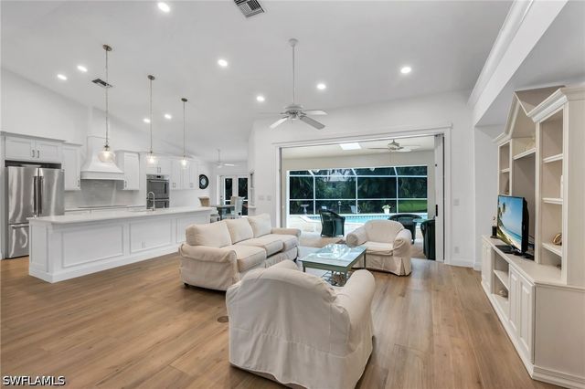 7558 Cordoba CIR, Naples, FL 34109