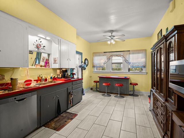 212 W 4th St, Deridder, LA 70634