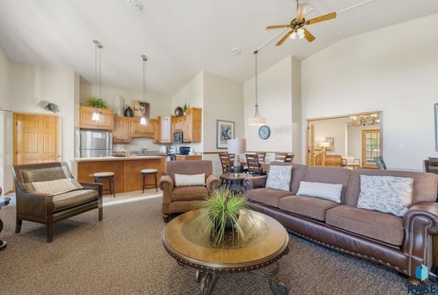 705 E 73rd Pl Place, Sioux Falls, SD 57108