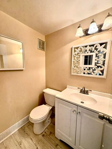 39 Waltham B, West Palm Beach, FL 33417