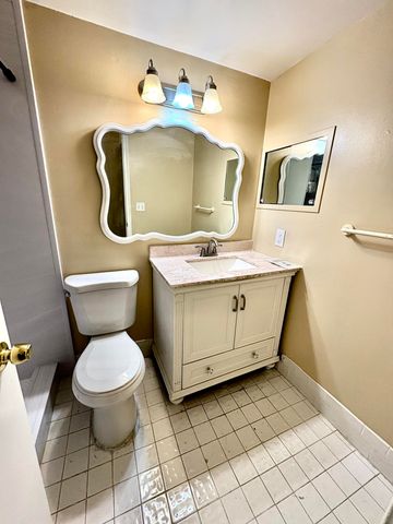 39 Waltham B, West Palm Beach, FL 33417