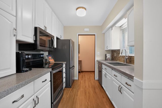 2009 W 83rd Street, Bloomington, MN 55431