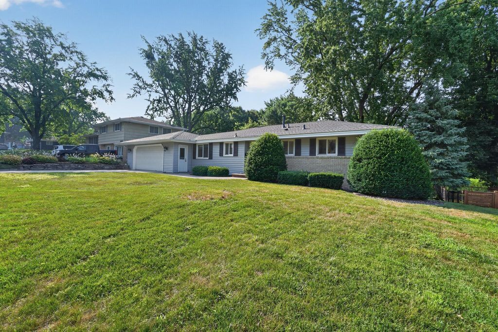 2009 W 83rd Street, Bloomington, MN 55431 — photo 2