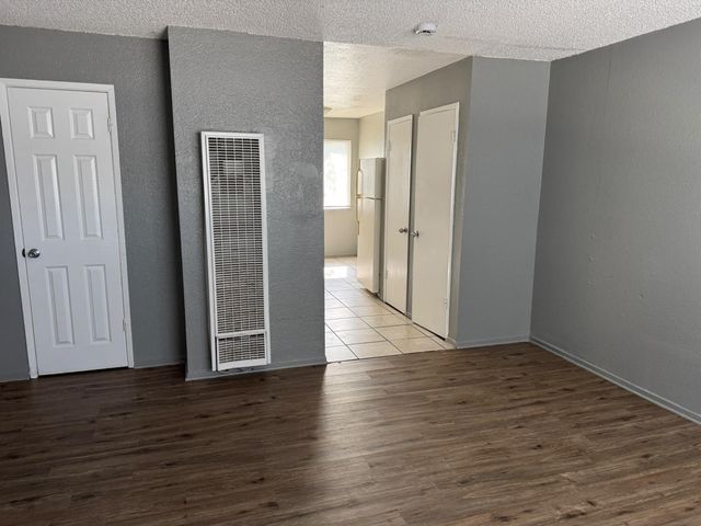 2025 E White Avenue, Fresno, CA 93701