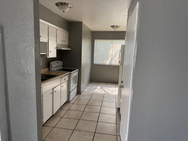 2025 E White Avenue, Fresno, CA 93701