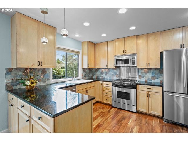 32540 Sw LAKE POINT Ct, Wilsonville, OR 97070