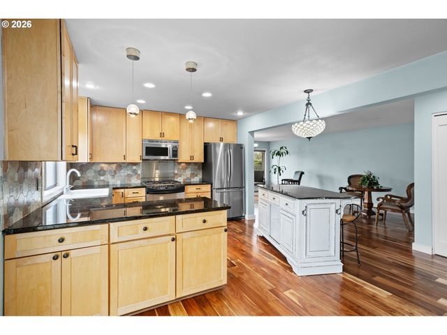 32540 Sw LAKE POINT Ct, Wilsonville, OR 97070