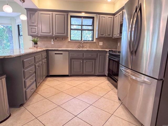 12501 Southridge Drive, Little Rock, AR 72212