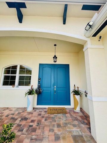 567 SW Hidden River Avenue, Palm City, FL 34990