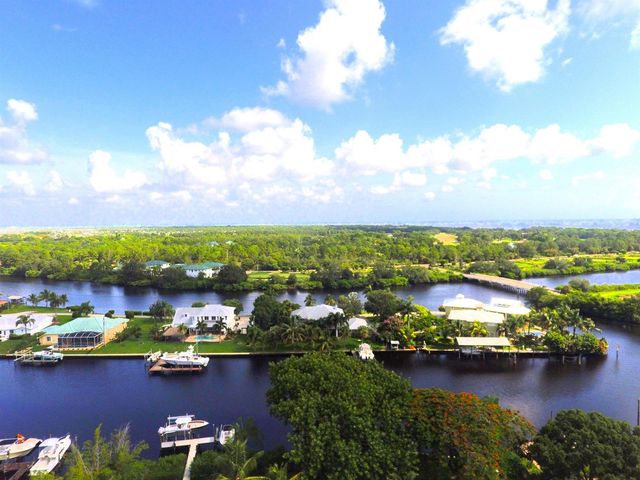 567 SW Hidden River Avenue, Palm City, FL 34990