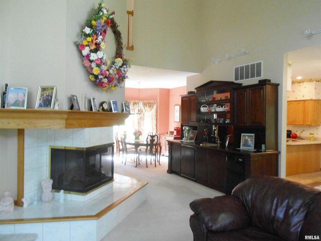 6218 114TH Street, Blue Grass, IA 52726